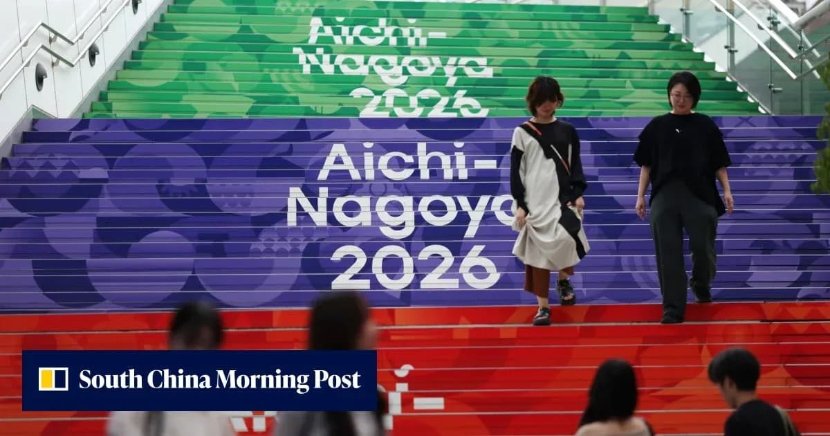 Mujeres bajando escaleras con diseño Aichi-Nagoya 2026 Mujeres bajando escaleras con diseño Aichi-Nagoya 2026