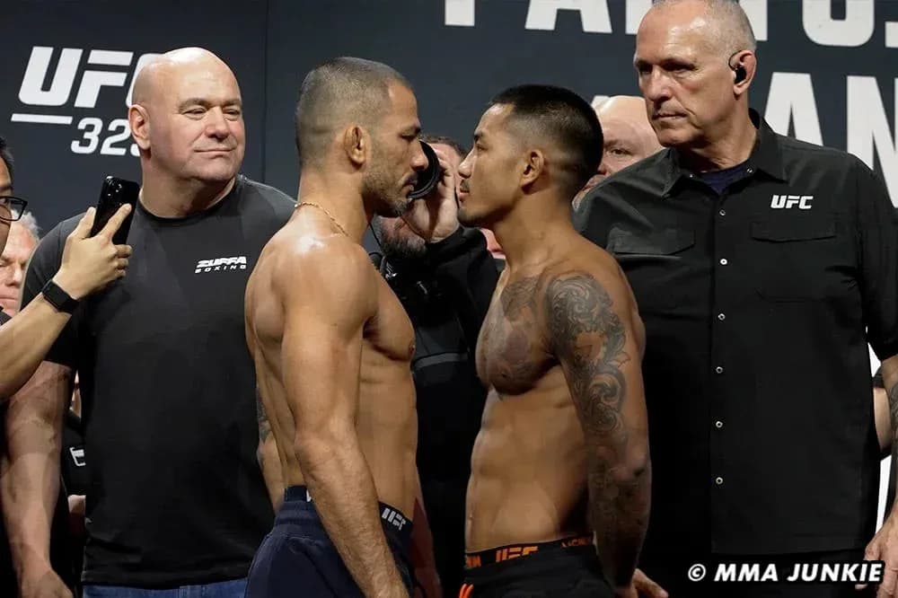 Dos luchadores enfrentándose durante pesaje de UFC Dos luchadores enfrentándose durante pesaje de UFC