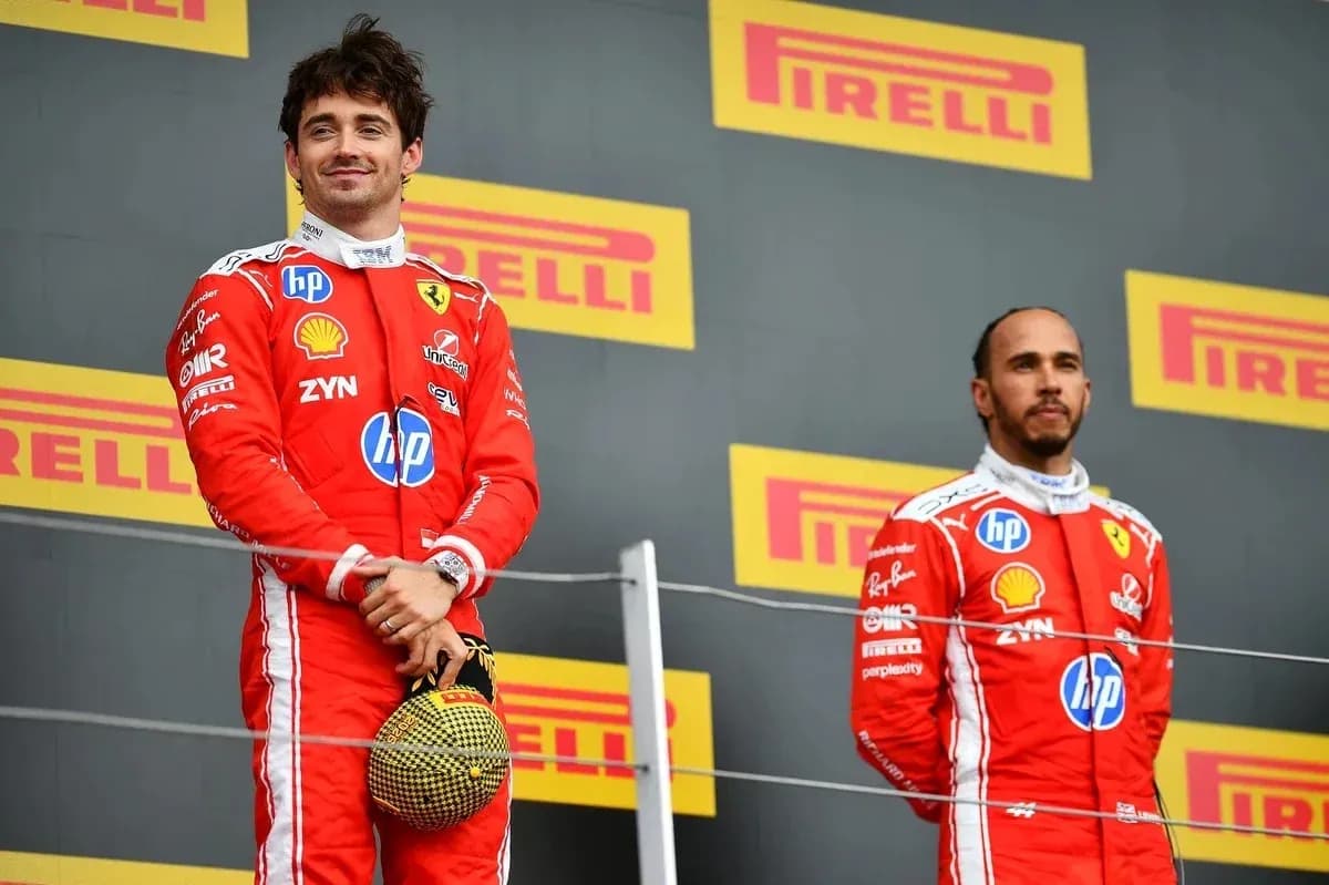 Pilotos de Ferrari en el podio tras carrera Pilotos de Ferrari en el podio tras carrera