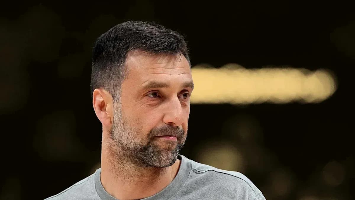Entrenador durante una sesión de entrenamiento Entrenador durante una sesión de entrenamiento