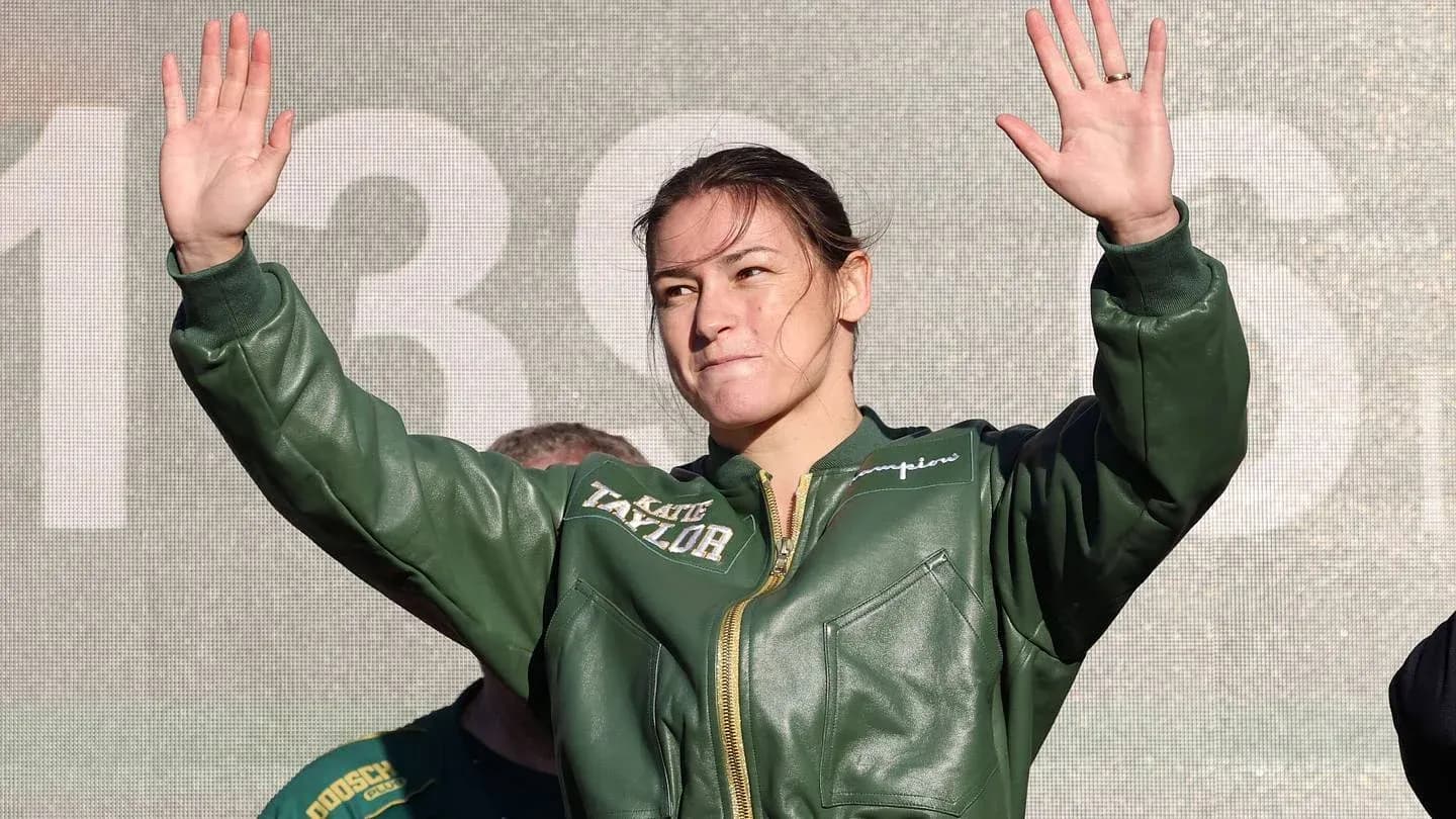Katie Taylor saludando durante un evento público Katie Taylor saludando durante un evento público