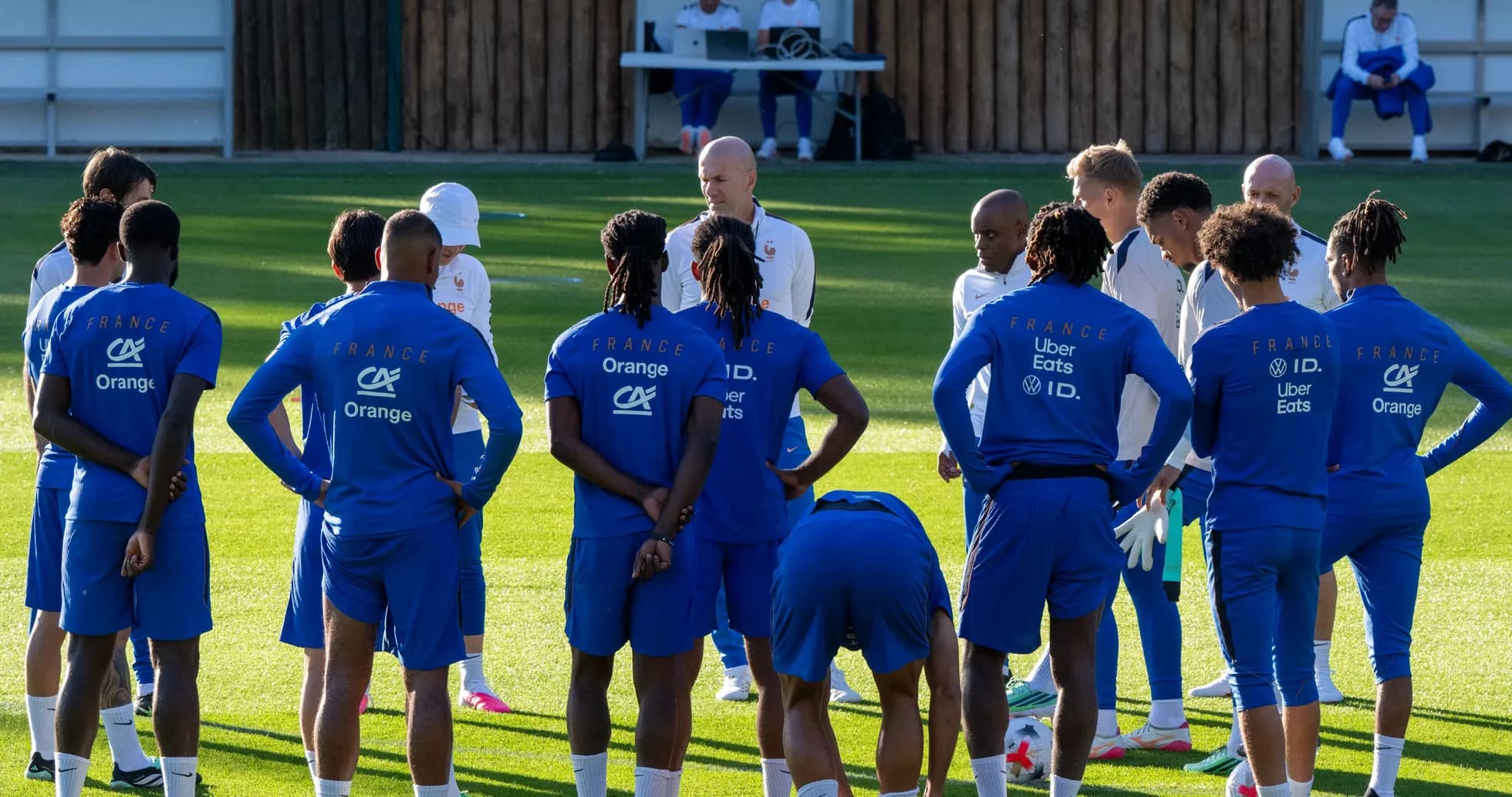 Equipo de fútbol de Francia en sesión de entrenamiento Equipo de fútbol de Francia en sesión de entrenamiento