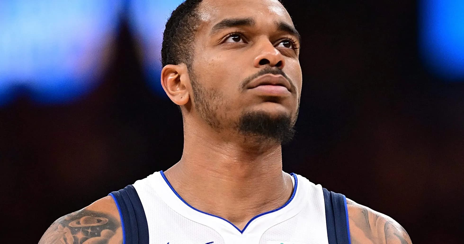 Jugador de baloncesto del equipo Dallas Mavericks Jugador de baloncesto del equipo Dallas Mavericks