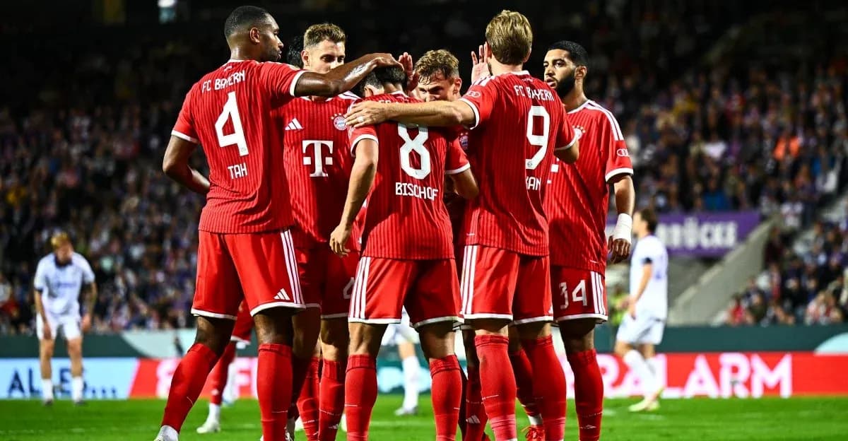 Jugadores de FC Bayern celebrando un gol en el partido Jugadores de FC Bayern celebrando un gol en el partido