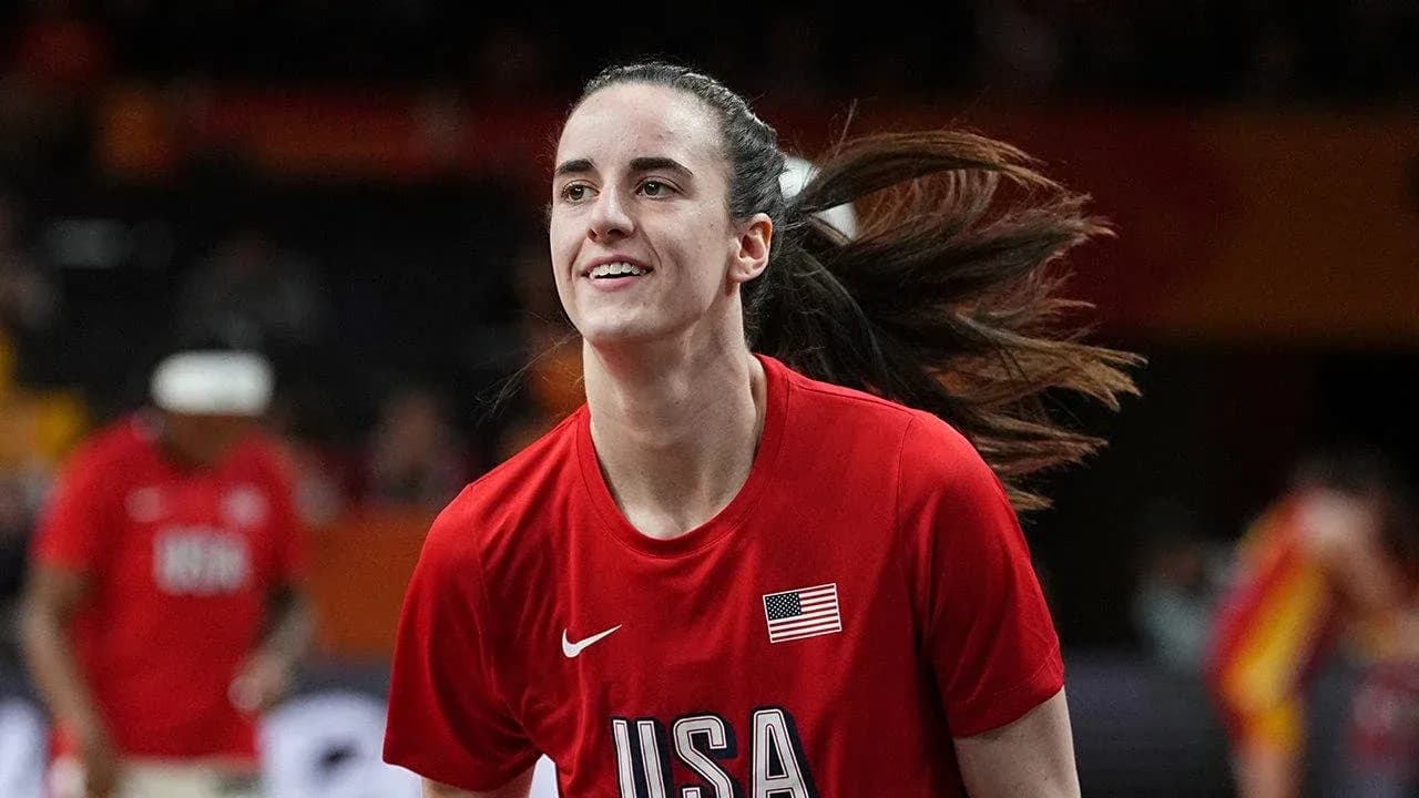 Jugadora de baloncesto de Estados Unidos en calentamiento Jugadora de baloncesto de Estados Unidos en calentamiento