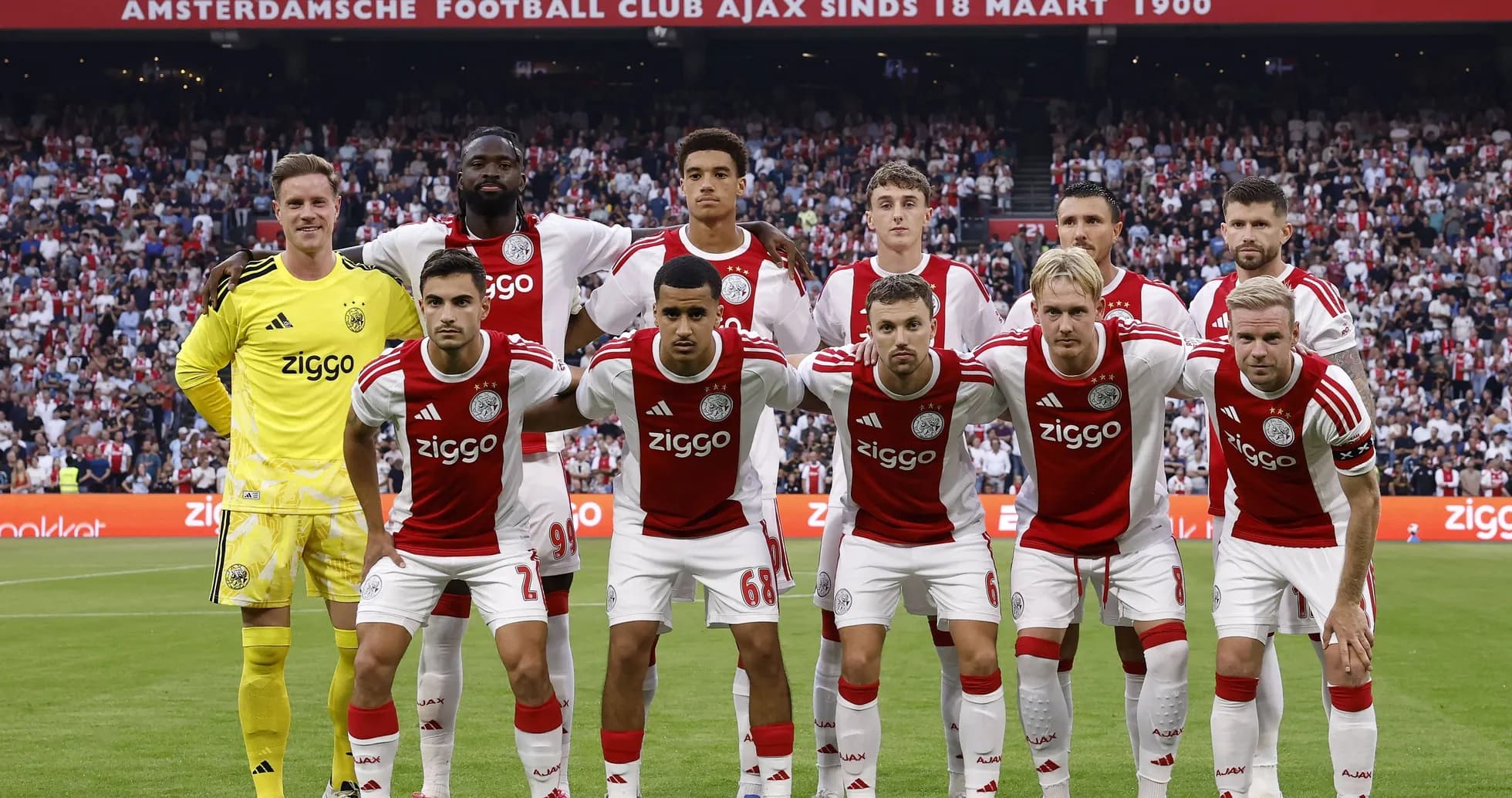Equipo de Ajax posando antes del partido Equipo de Ajax posando antes del partido