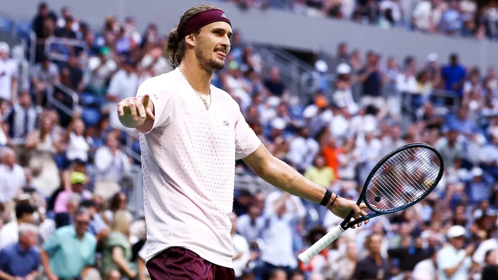 Jugador de tenis gesticulando en el torneo Jugador de tenis gesticulando en el torneo