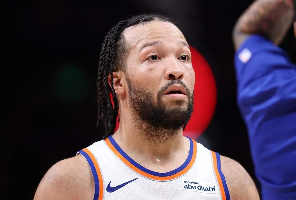 Jugador de baloncesto con camiseta de los Knicks Jugador de baloncesto con camiseta de los Knicks