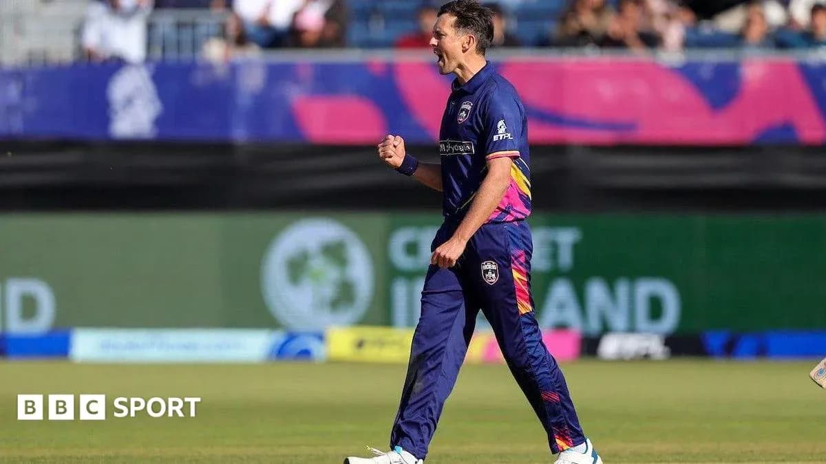 Jugador celebrando tras obtener un wicket en cricket Jugador celebrando tras obtener un wicket en cricket