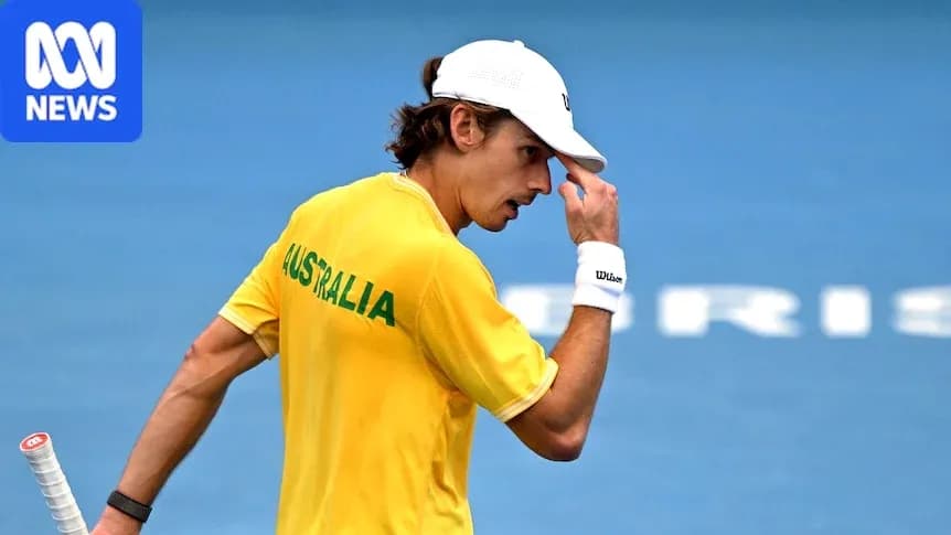 Jugador de tenis con camiseta de Australia en cancha Jugador de tenis con camiseta de Australia en cancha