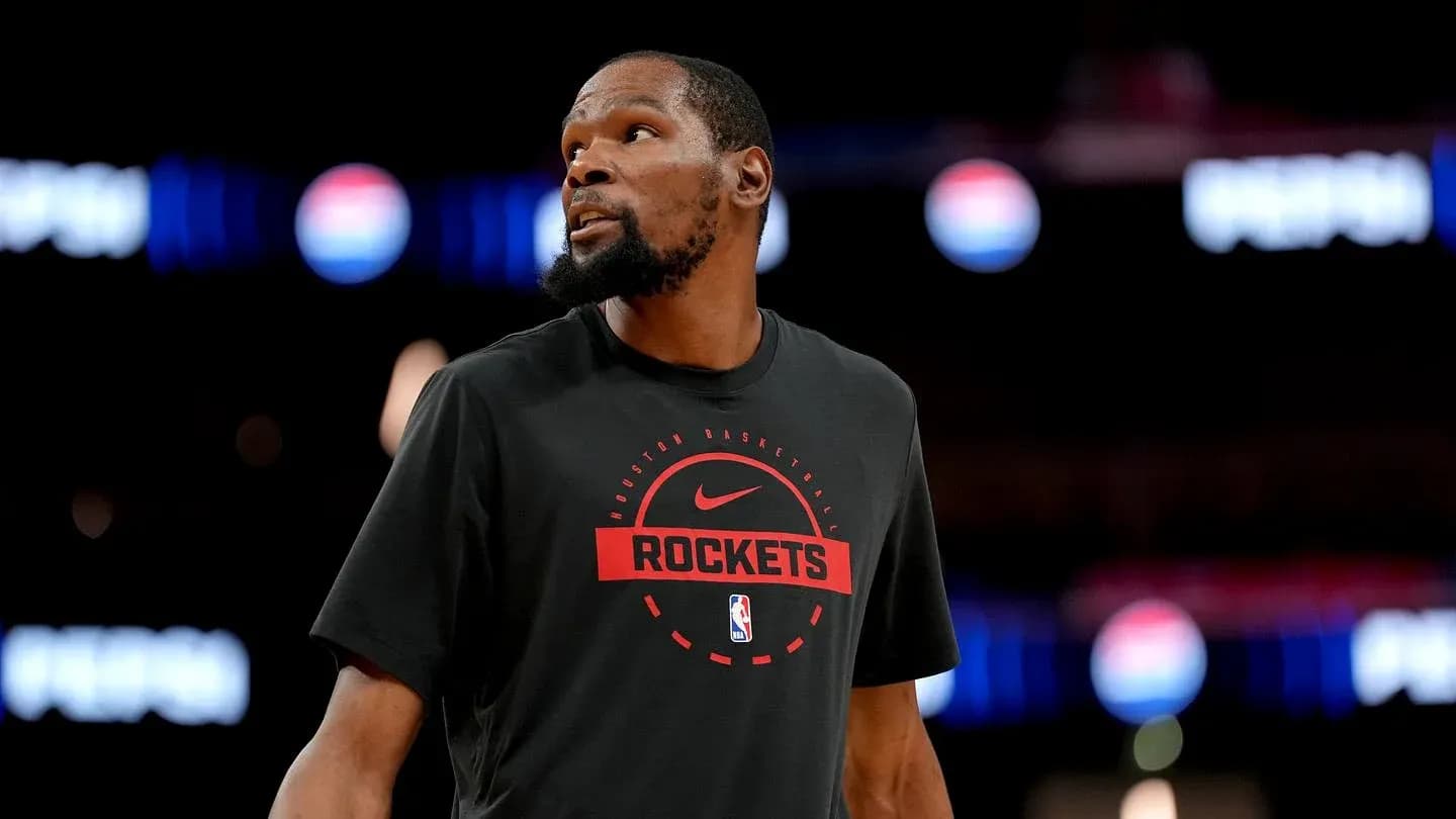 Jugador de baloncesto con camiseta de Rockets Jugador de baloncesto con camiseta de Rockets