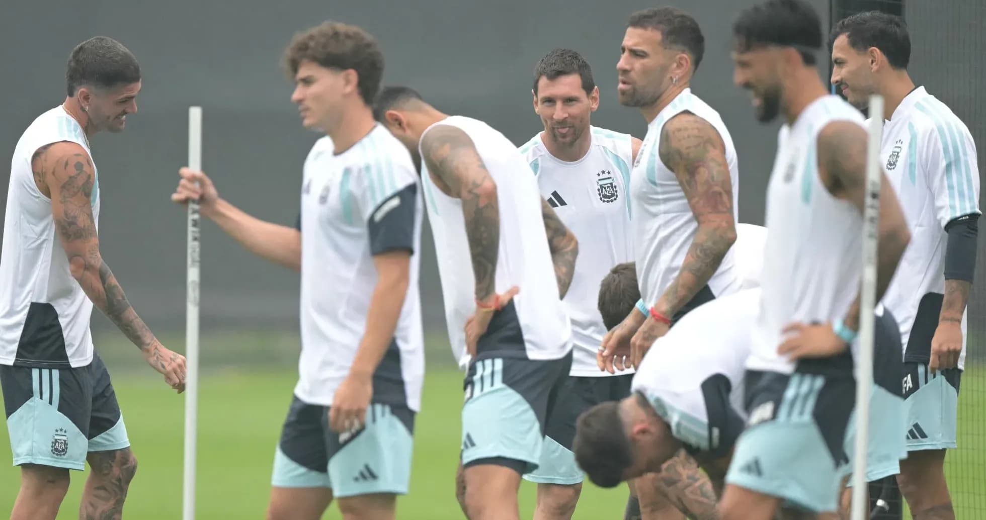 Jugadores de Argentina entrenando en el campo Jugadores de Argentina entrenando en el campo