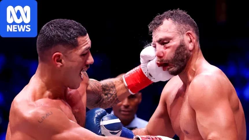 Boxeador recibiendo un golpe durante la pelea Boxeador recibiendo un golpe durante la pelea