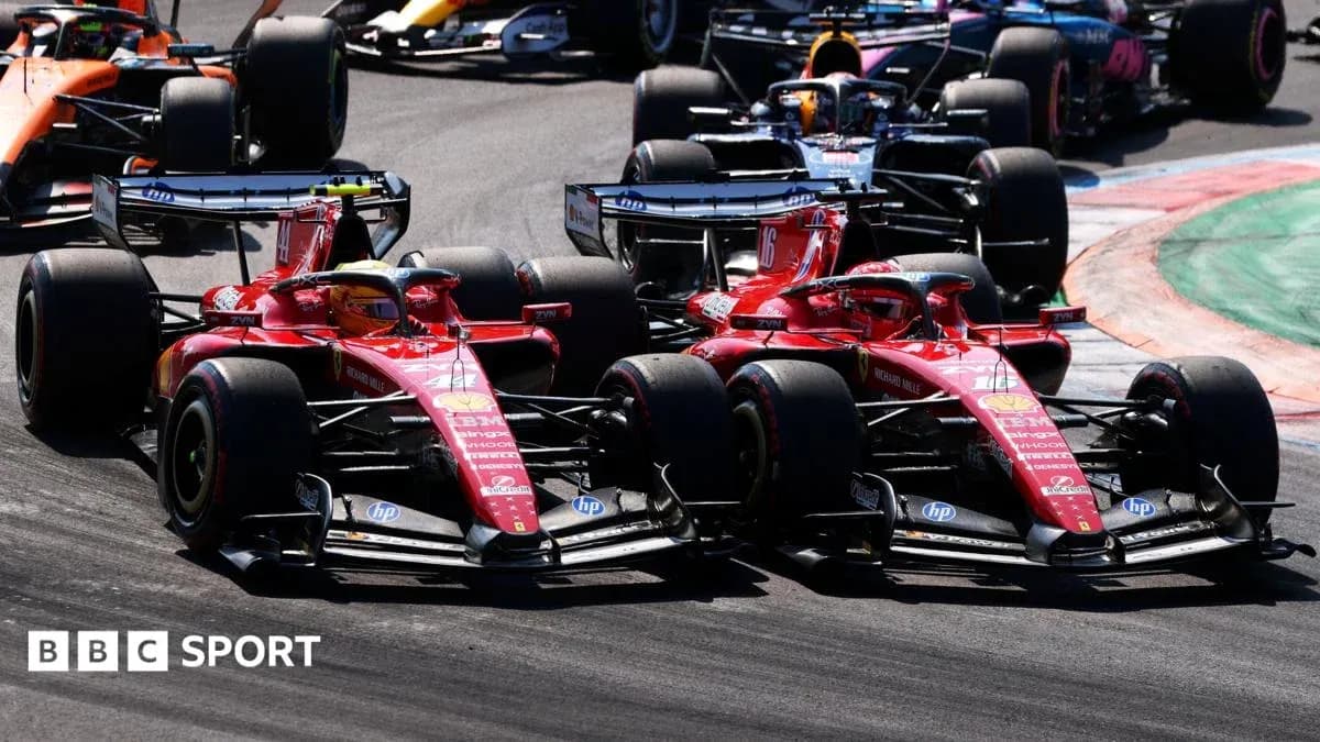 Dos coches de Ferrari compitiendo en una curva Dos coches de Ferrari compitiendo en una curva