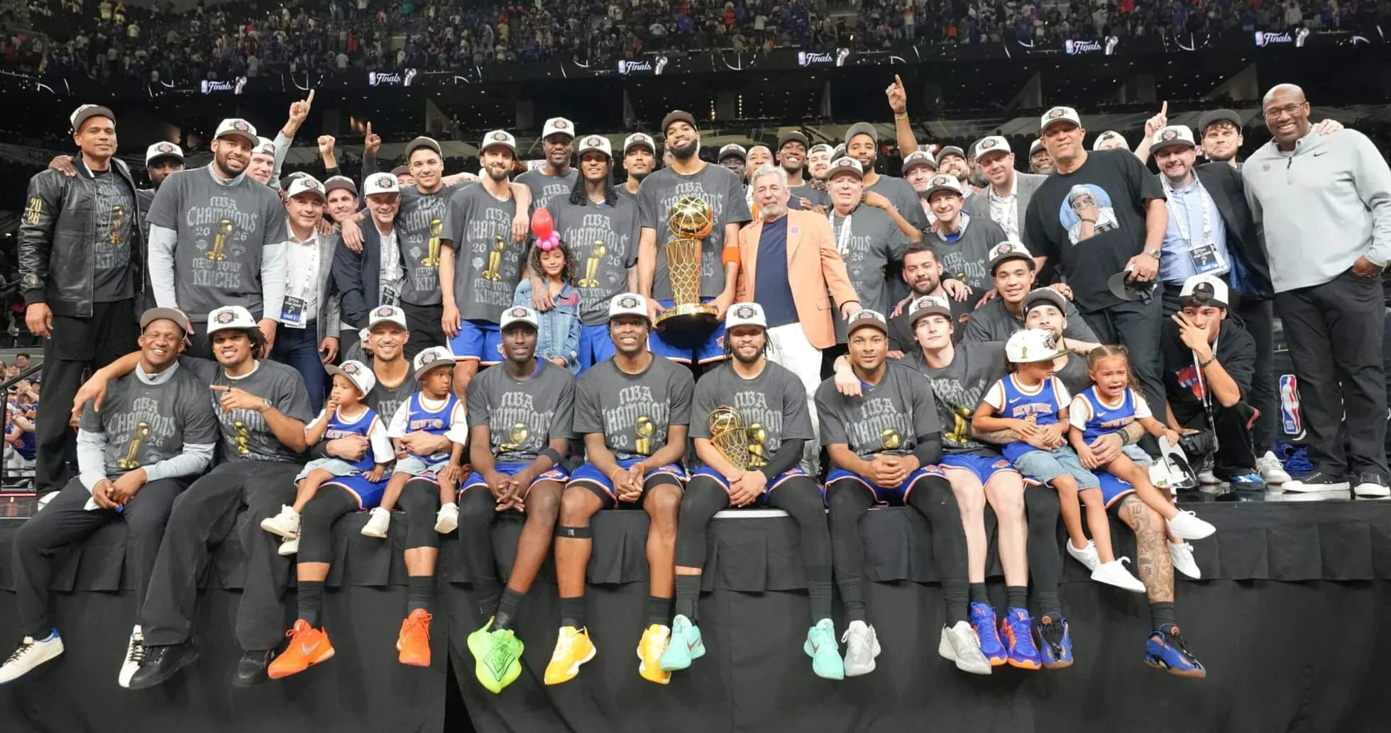 Equipo de New York Knicks celebrando el campeonato NBA Equipo de New York Knicks celebrando el campeonato NBA