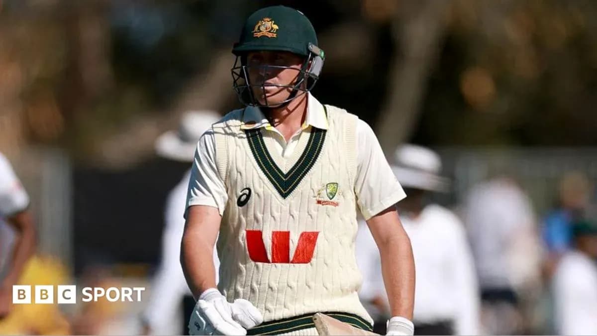Jugador de cricket australiano caminando hacia el vestuario Jugador de cricket australiano caminando hacia el vestuario