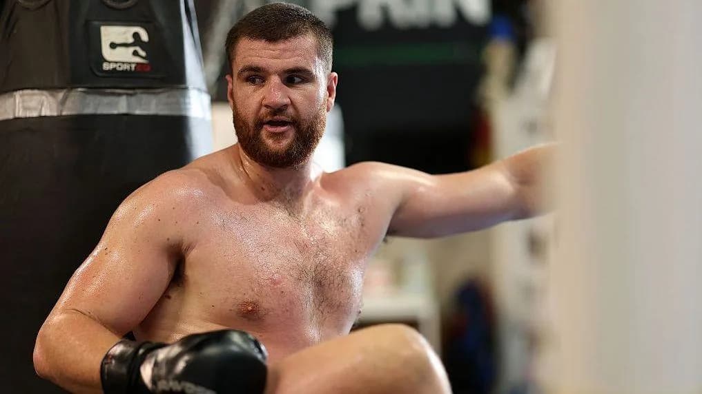 Johnny Fisher: entre la derrota, la fama y su reconstrucción en el boxeo profesional Johnny Fisher: entre la derrota, la fama y su reconstrucción en el boxeo profesional
